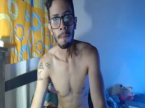 Snapshot of alisterxxx chatting on May 22, 2026, 11:08 am alisterxxx online show from May 22, 2026, 11:08 am
