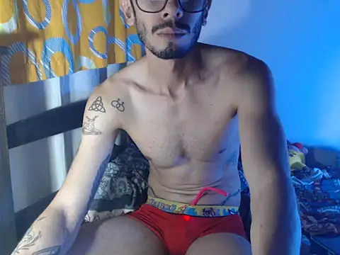 Snapshot of alisterxxx chatting on May 28, 2026, 2:41 am alisterxxx online show from May 28, 2026, 2:41 am