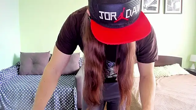 Marrymepls online show from April 14, 2026, 9:58 am