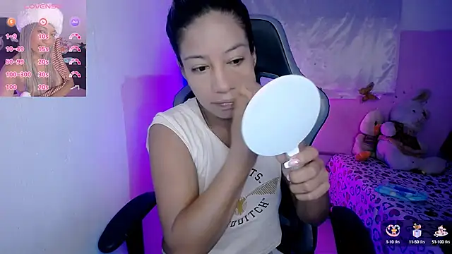 ninatiny online show from September 14, 2025, 11:43 am