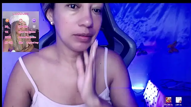 Snapshot of ninatiny chatting on March 15, 2026, 10:44 am ninatiny online show from March 15, 2026, 10:44 am