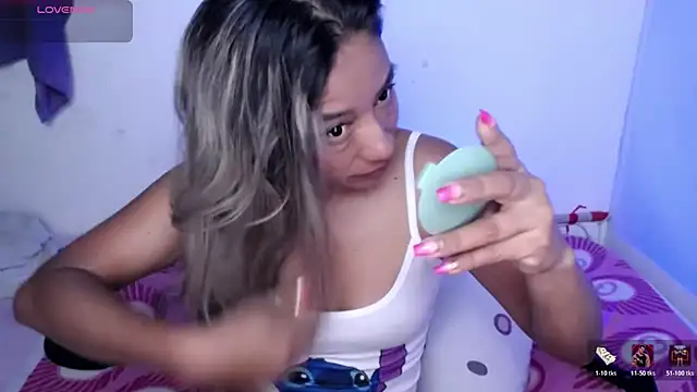 Snapshot of ninatiny chatting on April 7, 2026, 11:56 am ninatiny online show from April 7, 2026, 11:56 am