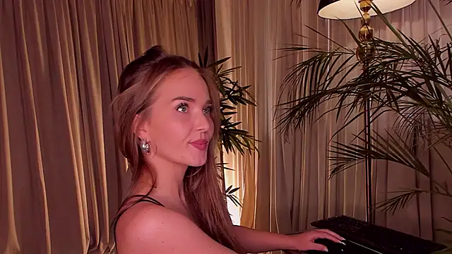 daisyd001 online show from December 2, 2024, 7:42 am