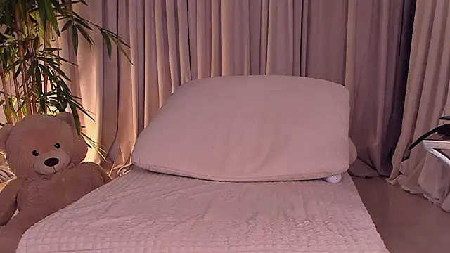 daisyd001 online show from November 11, 2025, 7:03 am