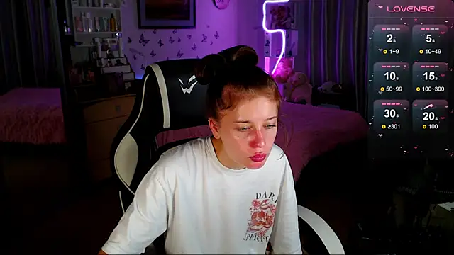 Snapshot of Kira_honeyy chatting on September 9, 2025, 11:19 am Kira honeyy online show from September 9, 2025, 11:19 am