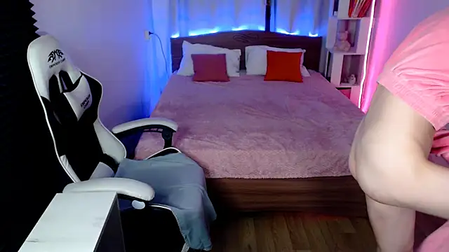 Snapshot of Kira_honeyy chatting on January 15, 2025, 2:45 pm Kira honeyy online show from January 15, 2025, 2:45 pm