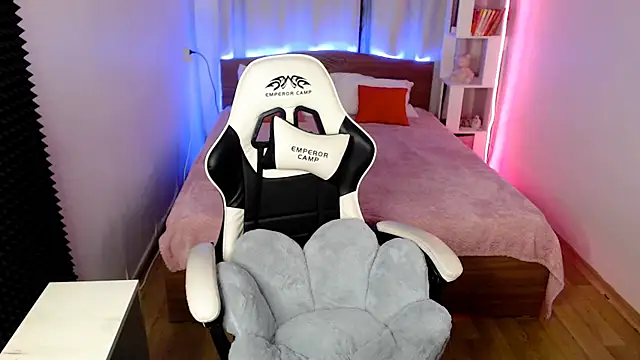 Snapshot of Kira_honeyy chatting on January 22, 2025, 12:06 pm Kira honeyy online show from January 22, 2025, 12:06 pm