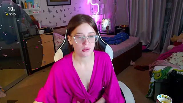 Snapshot of Kira_honeyy chatting on December 22, 2025, 12:05 pm Kira honeyy online show from December 22, 2025, 12:05 pm