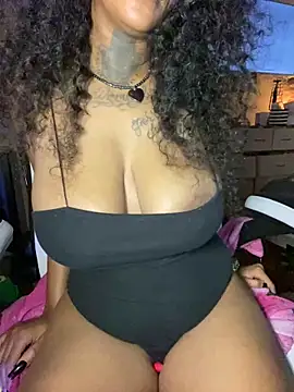 Snapshot of MzParker chatting on February 18, 2025, 2:59 pm MzParker online show from February 18, 2025, 2:59 pm