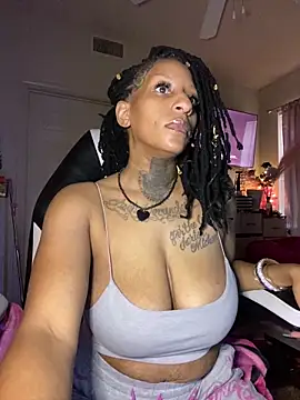 Snapshot of MzParker chatting on February 13, 2025, 3:14 pm MzParker online show from February 13, 2025, 3:14 pm