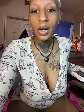 Snapshot of MzParker chatting on February 19, 2025, 6:32 pm MzParker online show from February 19, 2025, 6:32 pm