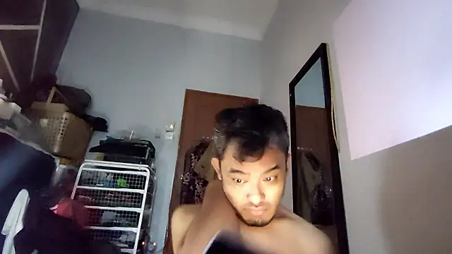 Snapshot of eizy2310 chatting on January 11, 2026, 5:14 am eizy2310 online show from January 11, 2026, 5:14 am