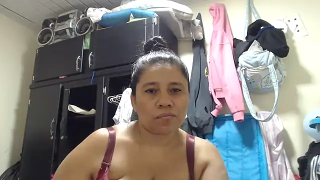 adrixxx38 online show from April 6, 2026, 9:16 pm