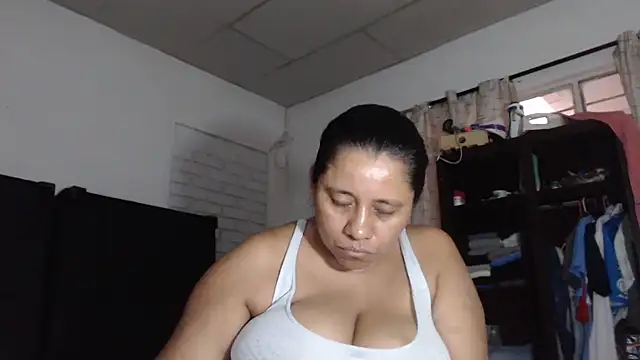 Snapshot of adrixxx38 chatting on February 17, 2026, 10:18 pm adrixxx38 online show from February 17, 2026, 10:18 pm