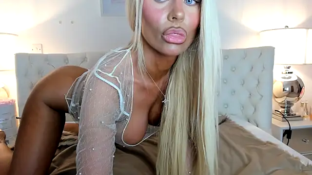 JessicaJames23 online show from December 14, 2025, 2:33 pm