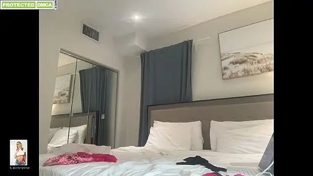 Snapshot of JordynGrange chatting on September 19, 2025, 10:14 pm JordynGrange online show from September 19, 2025, 10:14 pm