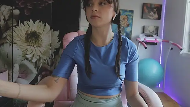 makiyahbelle online show from April 15, 2026, 5:24 am