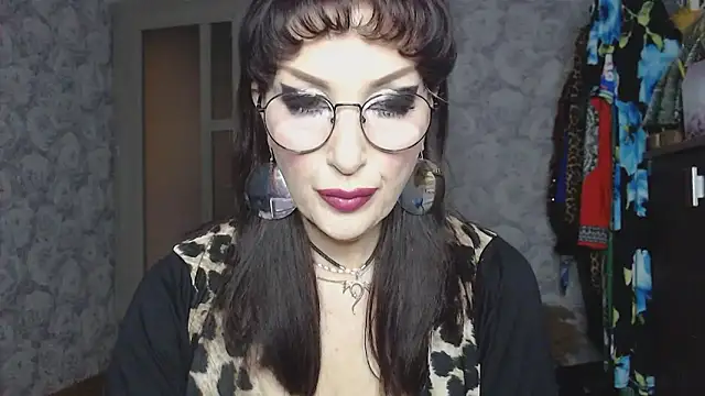 Snapshot of Aziza1 chatting on April 1, 2026, 1:52 pm Aziza1 online show from April 1, 2026, 1:52 pm