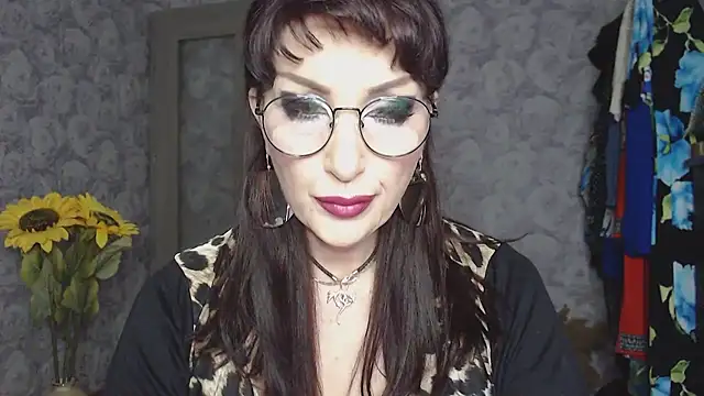 Snapshot of Aziza1 chatting on May 9, 2026, 2:20 pm Aziza1 online show from May 9, 2026, 2:20 pm