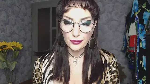 Snapshot of Aziza1 chatting on April 13, 2026, 2:21 pm Aziza1 online show from April 13, 2026, 2:21 pm