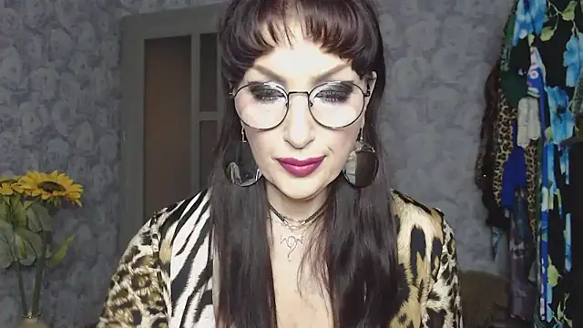 Snapshot of Aziza1 chatting on March 4, 2026, 2:03 pm Aziza1 online show from March 4, 2026, 2:03 pm