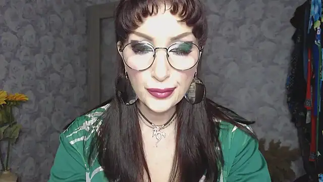 Snapshot of Aziza1 chatting on May 7, 2026, 2:20 pm Aziza1 online show from May 7, 2026, 2:20 pm