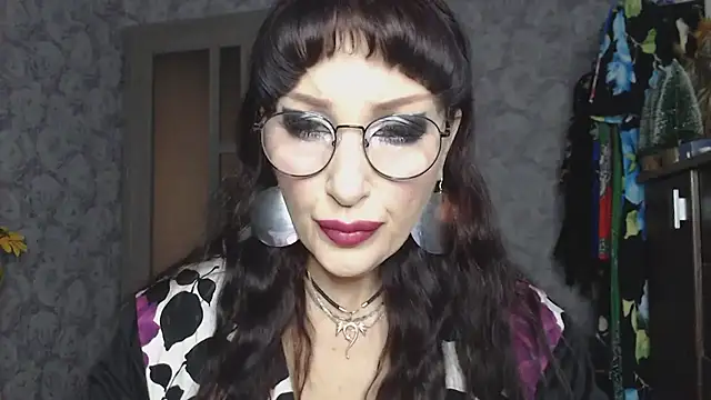 Aziza1 online show from November 17, 2025, 8:18 am