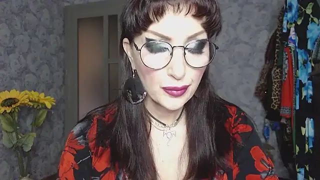 Snapshot of Aziza1 chatting on April 4, 2026, 12:56 pm Aziza1 online show from April 4, 2026, 12:56 pm