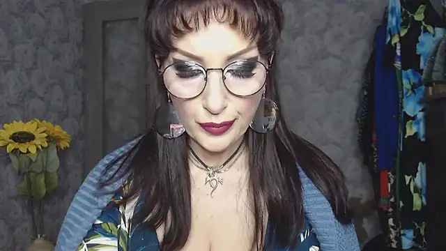 Snapshot of Aziza1 chatting on May 3, 2026, 1:15 pm Aziza1 online show from May 3, 2026, 1:15 pm