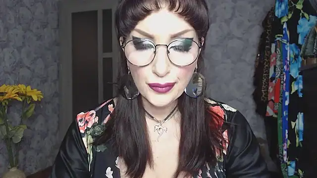 Snapshot of Aziza1 chatting on April 7, 2026, 2:19 pm Aziza1 online show from April 7, 2026, 2:19 pm