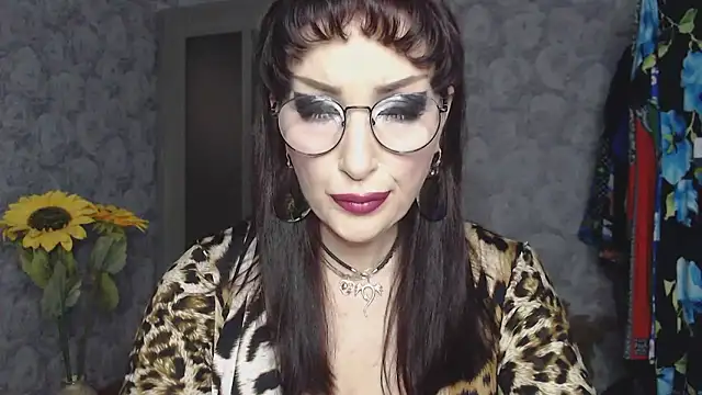 Snapshot of Aziza1 chatting on April 25, 2026, 2:03 pm Aziza1 online show from April 25, 2026, 2:03 pm