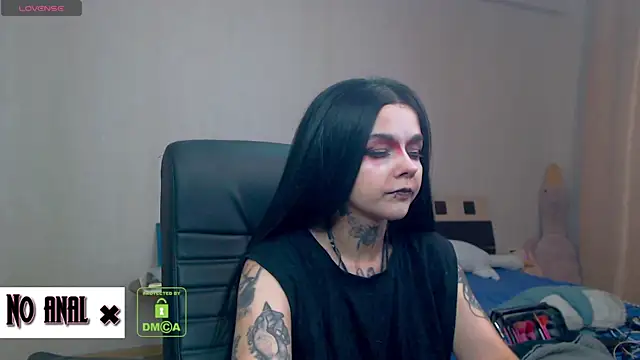 Snapshot of Dark__Elf chatting on November 13, 2025, 10:35 pm Dark Elf online show from November 13, 2025, 10:35 pm