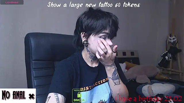 Snapshot of Dark__Elf chatting on February 17, 2025, 10:38 pm Dark Elf online show from February 17, 2025, 10:38 pm