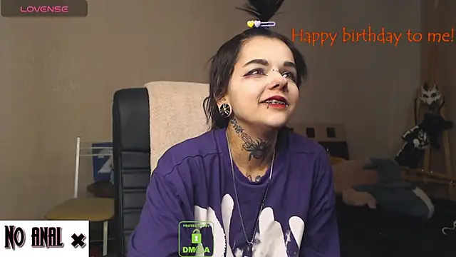 Snapshot of Dark__Elf chatting on February 24, 2025, 10:03 pm Dark Elf online show from February 24, 2025, 10:03 pm