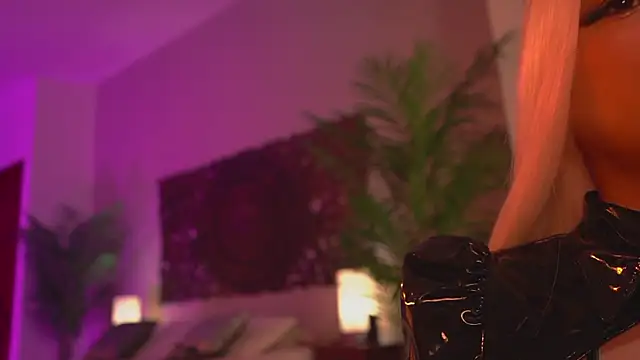 ambarEvans online show from March 19, 2025, 10:42 pm