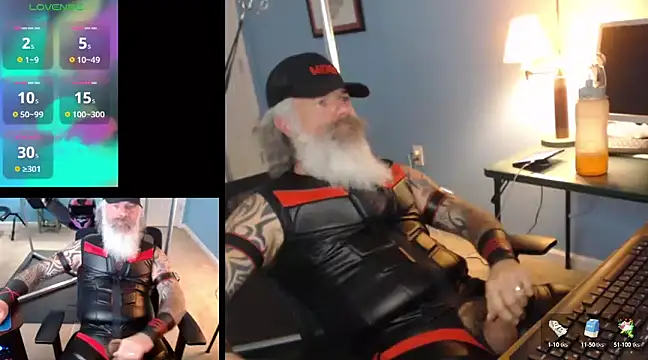 Snapshot of njdbear chatting on December 1, 2024, 9:53 pm njdbear online show from December 1, 2024, 9:53 pm