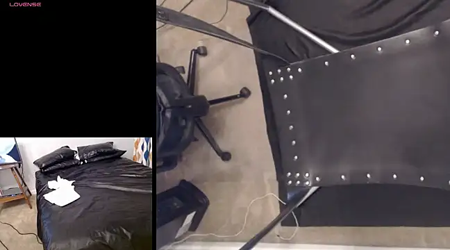 Snapshot of njdbear chatting on December 7, 2024, 2:03 am njdbear online show from December 7, 2024, 2:03 am