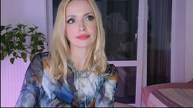 Snapshot of BowToYourWeakness chatting on September 19, 2025, 6:01 pm BowToYourWeakness online show from September 19, 2025, 6:01 pm