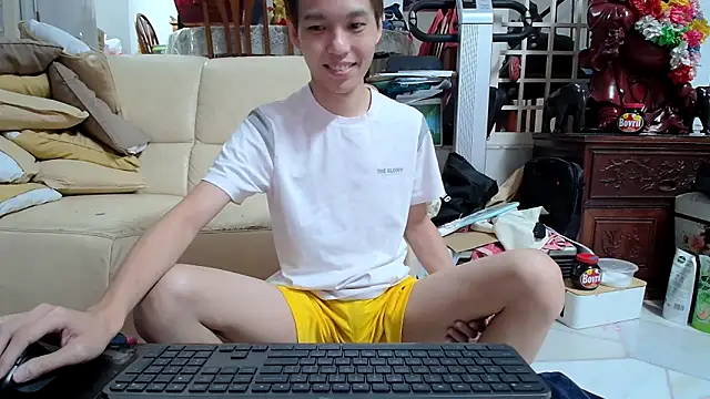 Snapshot of andrewooi chatting on February 19, 2025, 7:48 pm andrewooi online show from February 19, 2025, 7:48 pm