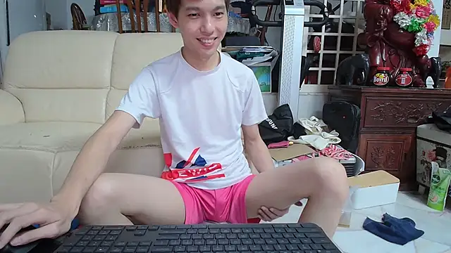 Snapshot of andrewooi chatting on March 12, 2025, 6:43 pm andrewooi online show from March 12, 2025, 6:43 pm