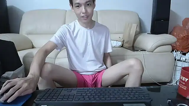 Snapshot of andrewooi chatting on February 5, 2025, 10:22 pm andrewooi online show from February 5, 2025, 10:22 pm