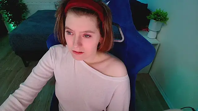 CranberryHot online show from December 15, 2025, 2:17 am