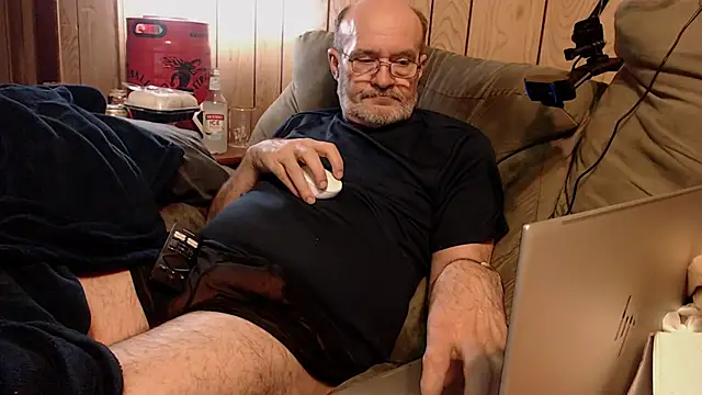 snickers1 online show from December 23, 2025, 9:41 am