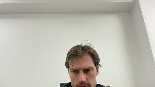 Snapshot of fmodel chatting on February 24, 2026, 8:37 am fmodel online show from February 24, 2026, 8:37 am