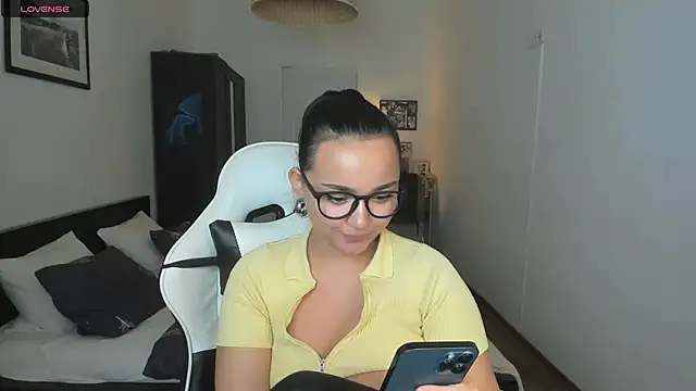 Snapshot of Tiffany_Flynn chatting on December 23, 2024, 10:12 pm Tiffany Flynn online show from December 23, 2024, 10:12 pm