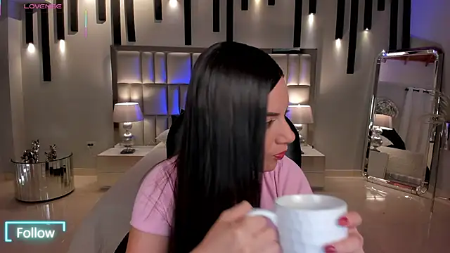 MorganHicks online show from December 5, 2025, 7:55 pm