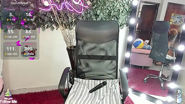 Snapshot of DestinyHills chatting on November 21, 2025, 3:00 pm DestinyHills online show from November 21, 2025, 3:00 pm