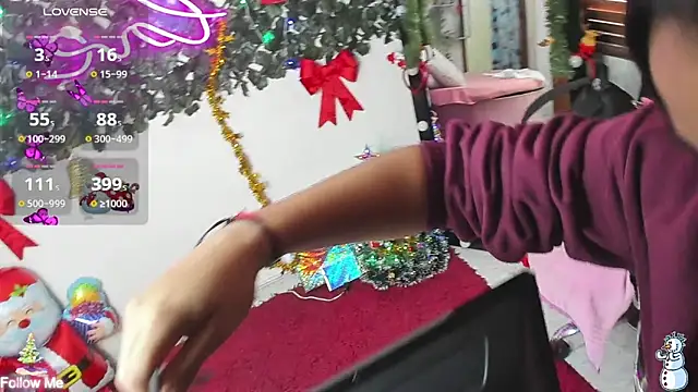 Snapshot of DestinyHills chatting on December 15, 2025, 12:44 pm DestinyHills online show from December 15, 2025, 12:44 pm