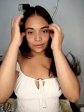 Estrellita  online show from December 13, 2025, 8:04 pm