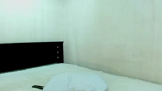 Snapshot of _Estrellita_ chatting on February 27, 2025, 6:20 pm Estrellita online show from February 27, 2025, 6:20 pm